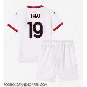 AC Milan Theo Hernandez #19 Udebanetrøje Børn 2024-25 Kortærmet (+ Korte bukser)